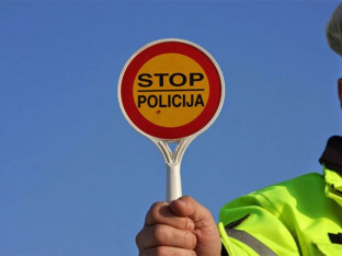 Bratunčanin vozio automobil sa prekucanim brojem šasije i lažnom dokumentacijom