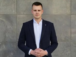 Лозо: Родитељи његоватељи нису средство за политичке поене