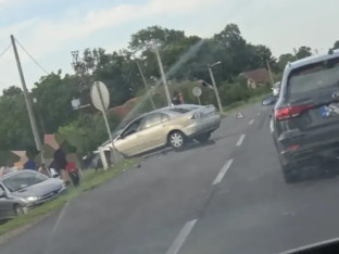 Dramatične scene kod Bijeljine: Poslije sudara vozilo sletjelo sa puta