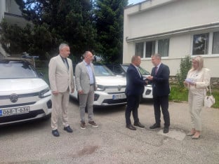 Нова возила за три дома здравља