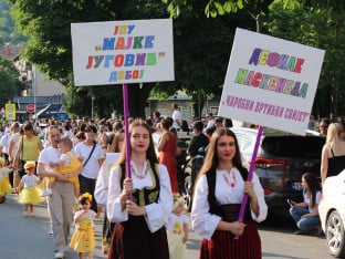 Дефилеом малишана почело обиљежавање Дана града Добоја