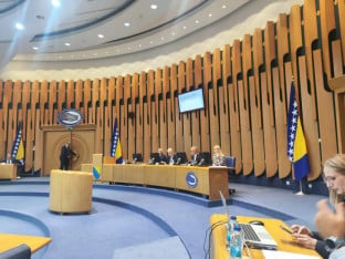 Plate više neće zavisiti od kašnjenja budžeta: Usvojene izmjene zakona