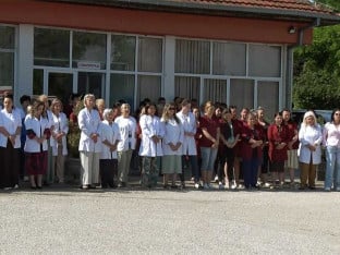 Sedmoro Srba pušteno iz pritvora: Zdravstveni i prosvjetni radnici dali podršku