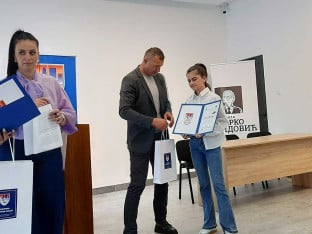 Источна Илиџа: Награде најбољим ученицима као подстицај за даљи рад и успјехе