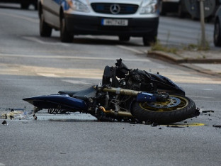 Teška saobraćajna nesreća: Poginuo motociklista (27)