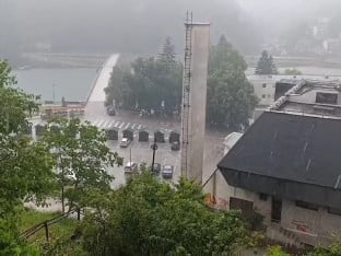 Вишеград погодило невријеме, поплављене улице, одрони на путу (ВИДЕО)