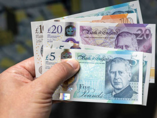 Sve više Britanaca podižu čitavu penzionu štednju