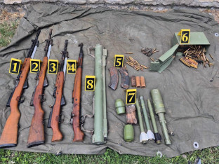 Policija u Loparama pronašla arsenal oružja: Zaplijenjene puške, bombe i „zolja“