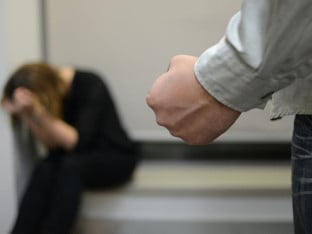 Tukao suprugu i pastorku pred djetetom?!