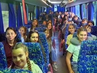 У Републику Српску стиже 750 дјеце и просвјетних радника са Косова и Метохије: