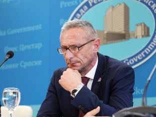 Ostojić podržao inicijativu da se trajno zabrani ratna zastava Armije BiH na teritoriji Srpske