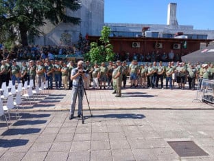 Више од 400 питомаца поново у строју: Дирљив сусрет у легендарној билећкој касарни