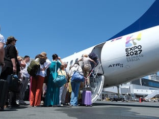 Prvi avion Er Srbije sletio na Brač