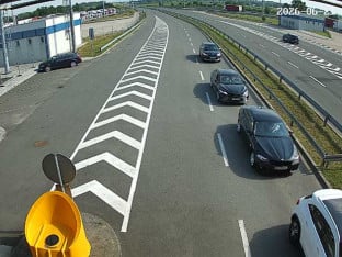 Без посебних ограничења, чекања на два гранична прелаза