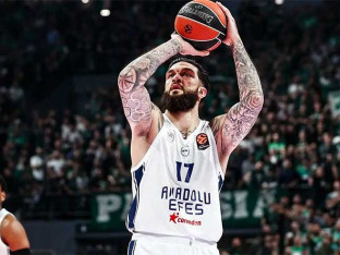 Vensan Poarije napustio Efes: Francuski centar bez kluba