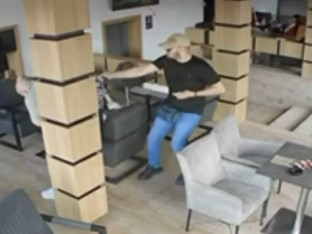 Policija traga za ovim muškarcem zbog likvidacije u kafiću u Kumodražu