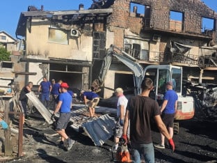 Хуманост на дјелу: Дервенћани чисте згариште Мајсторовића, стигла и донација од 30.000 КМ