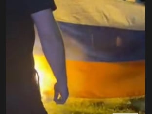 SKANDAL: Zastavu Republike Srpske skinuli sa jarbola i spalili