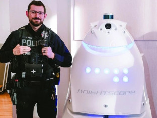 Robot policajac dobio otkaz: Za skoro godinu dana nije uhapsio nikoga niti izdao kaznu