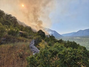 Пожар у Поповом Пољу, ватра се проширила према више села