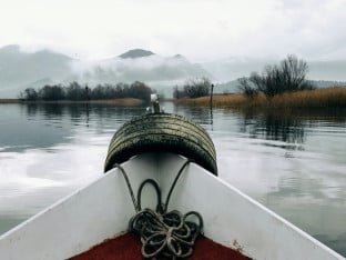Nesreća na Skadarskom jezeru: U sudaru dva plovila povrijeđene tri osobe