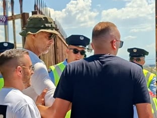 Više desetina Srba privedeno na Gazimestanu nakon parastosa