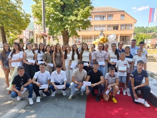 Најбољи ученици у Мркоњић Граду добили награде