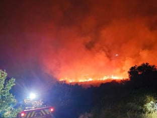 Izbila tri požara u Dalmaciji, vatra se približila kućama