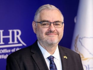 Ko je Luis Dž. Krišok, prvi v.d. u OHR-u?