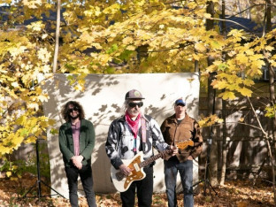 Neuništivi rok heroji: Sastav "Dinosaur Jr." najavio novi album "There Near"