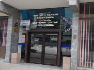 Хаварија у културном центру, одгођена представа