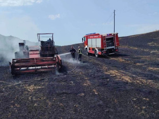 Požar progutao kombajn i dvije parcele pšenice kod Zvornika