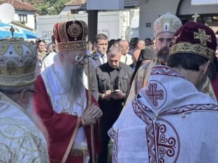 Патријарх Порфирије служи литургију у Братунцу