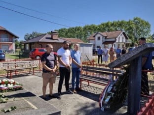 Служен помен страдалим Србима и положени вијенци