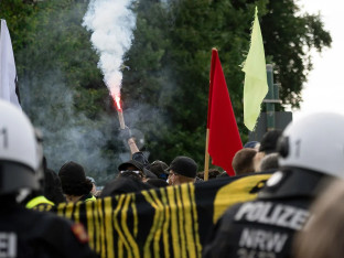 Hiljade demonstranata pokušale da blokiraju kongres AfD-a