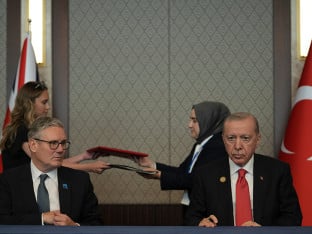 Erdogan dijelio revolvere zvaničncima na samitu NATO