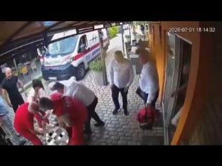 Suspendovani radnici Hitne pomoći nakon što je pacijentkinja pala sa nosila