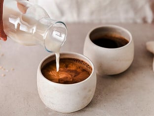 Који јутарњи напитак је здравији - кафа са млијеком или црна кафа