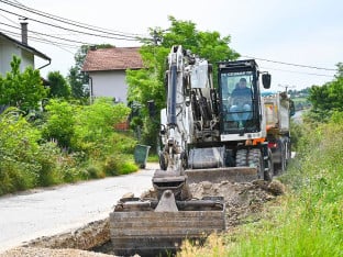 Mještani Motika se žale: Naselje sve veće, putevi sve uži i kraći