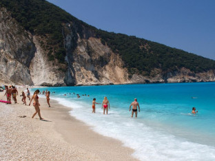 Odron na čuvenoj plaži Mirtos: Velike stijene pale među kupače