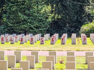 Oskrnavljeno 150 spomenika sovjetskim vojnicima