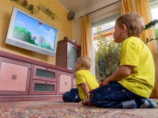 Rusija: Mala djeca ne trebaju da gledaju TV duže od pola sata