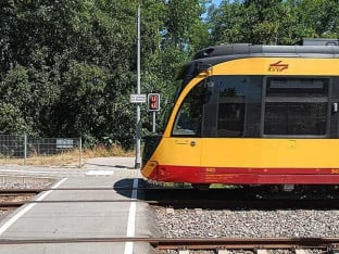 Srceparajuća nesreća u Njemačkoj: Majka poginula pod vozom, ali uspjela spasiti dvogodišnju kćerku