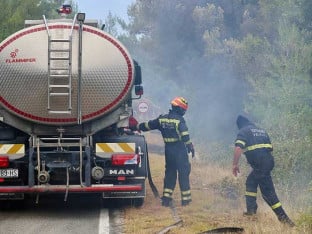 Požar na Korčuli pod kontrolom, dvojica vatrogasaca povrijeđena
