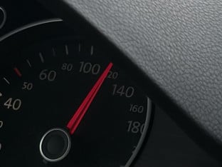 У Бањалуци пљуште казне због дивљања за воланом