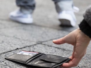 Вишеграђанин пронашао торбицу са 400 евра и документима, па урадио оно што би свако требало