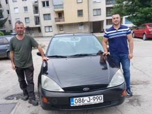 Несвакидашњи гест Драгана из Рогатице: Комшију обрадовао новим возилом