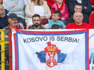 Сјајан дочек за Звезду, транспарент у првом плану