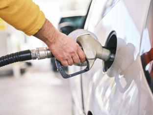 Litar goriva na korak od 3,50 marke