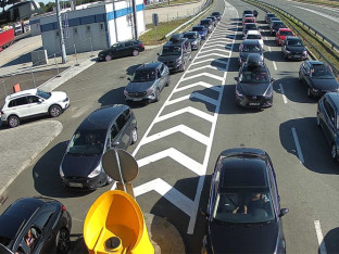 Појачан саобраћај на више граничних прелаза, највеће гужве код Градишке